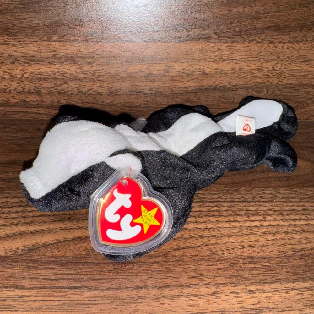 Ty Black and White Stinky the Skunk Beanie Baby - 1995